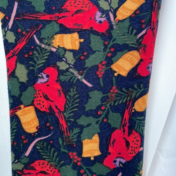 Cardinal and Holly Leggings - Picture 2 of 5